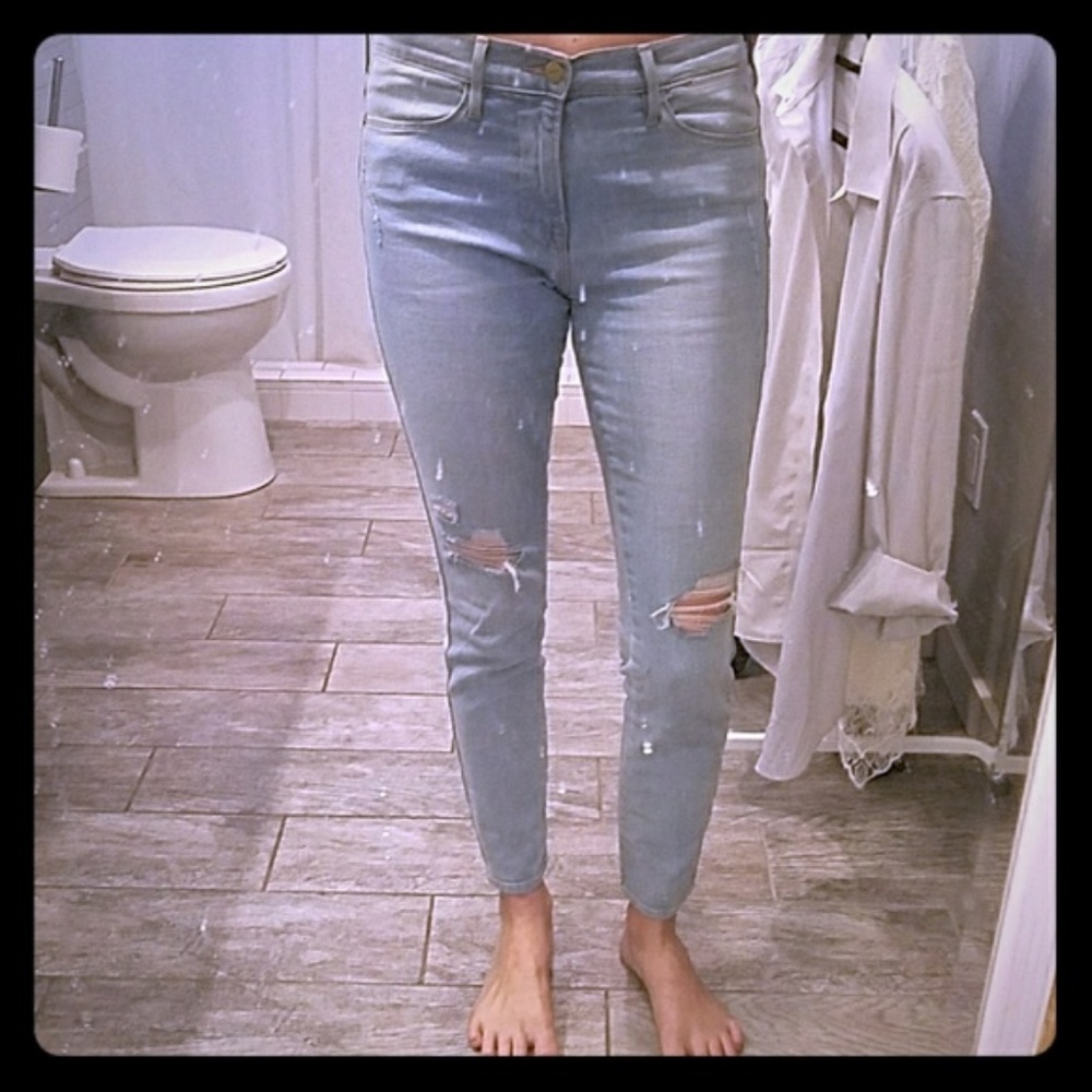 Distressed FRAME "Le High Skinny" Jean